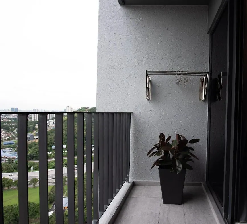 Millerz Square 3R2B 8Pax Family Free 2 Parking Apartment Kuala Lumpur